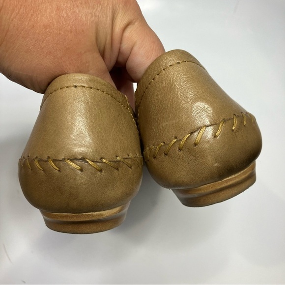 Born tan leather flats slip on shoes size 8.5 - Picture 6 of 7